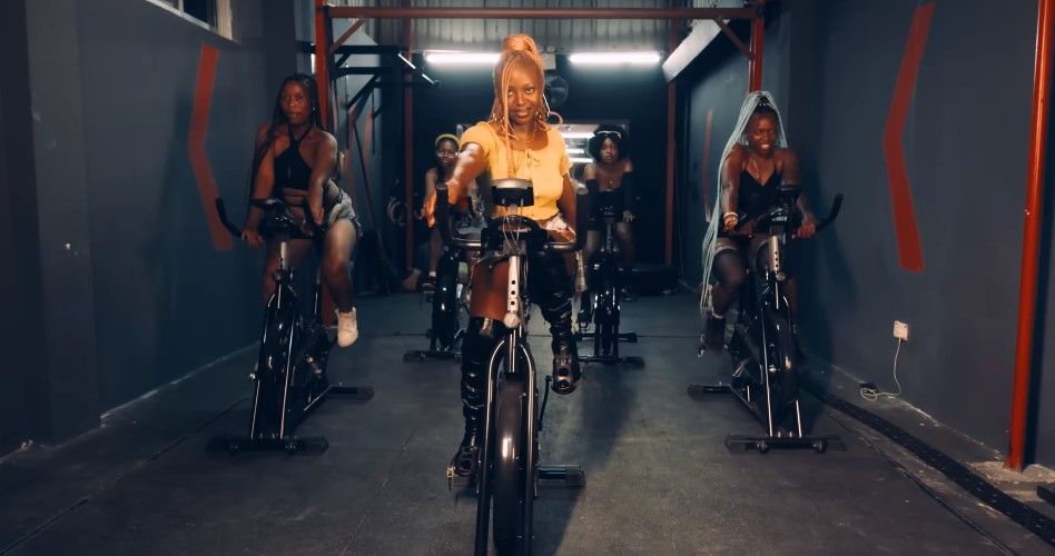 Mrs Energy Ft Mabantu - Maji Maji