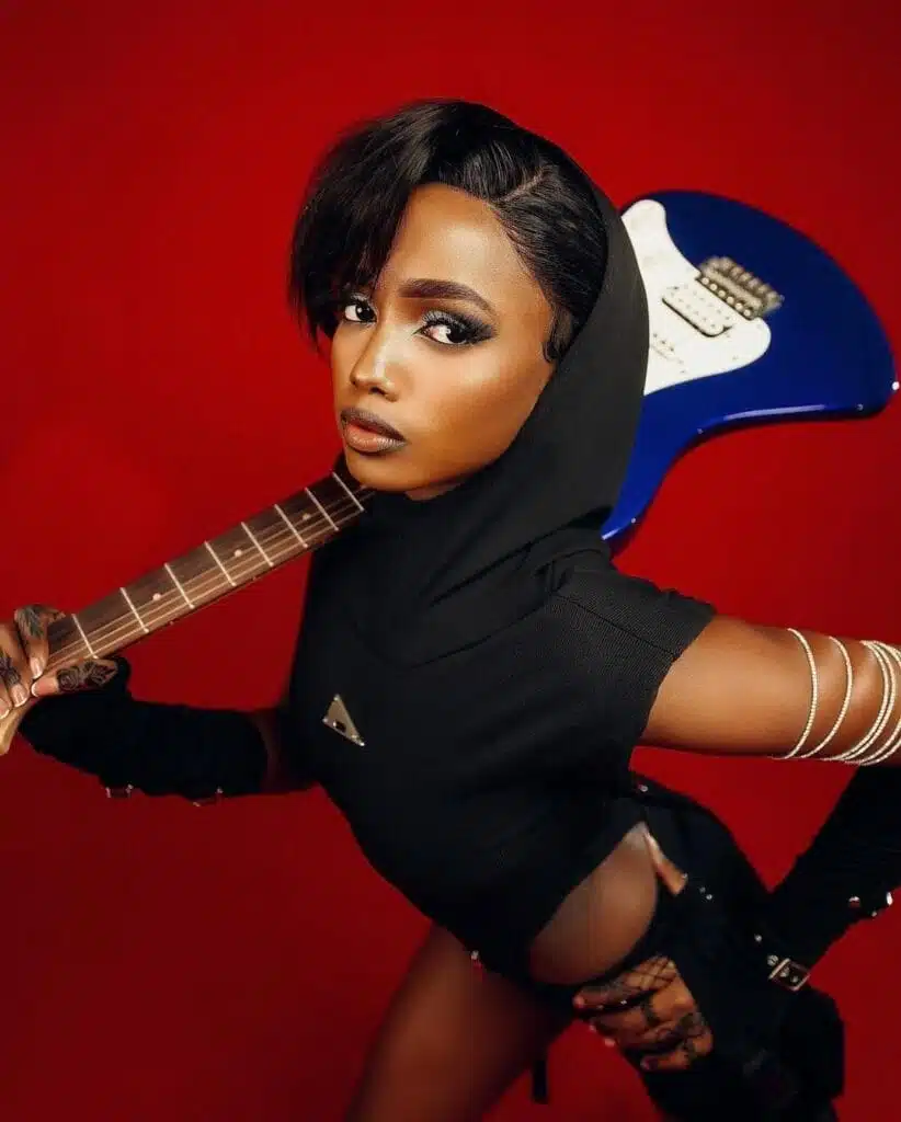 Abigail Chams - Hold Me