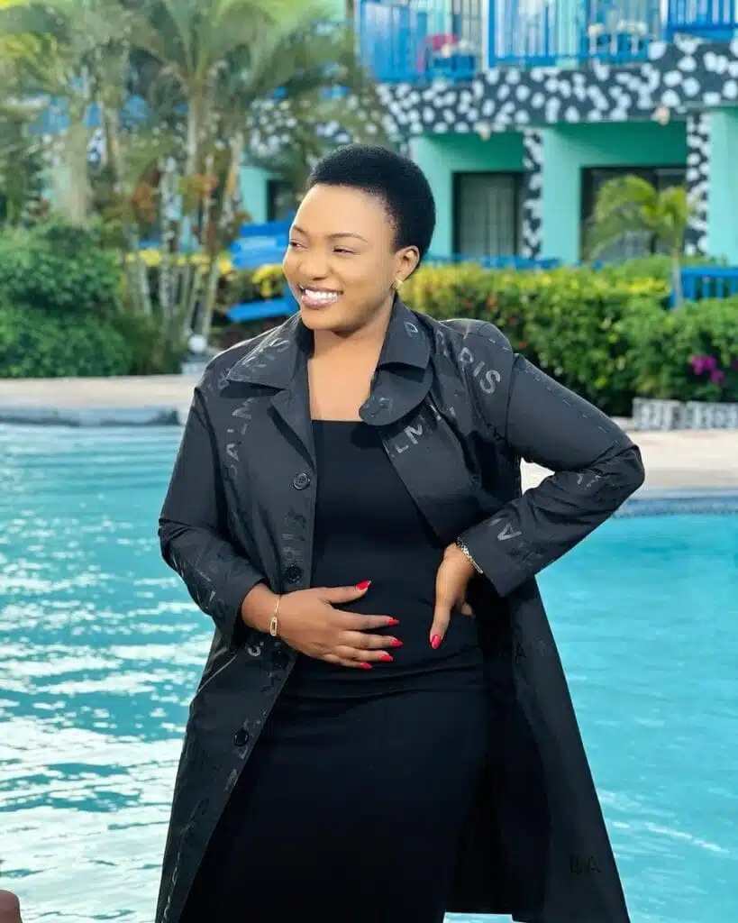 Martha Mwaipaja - Nimemuachia